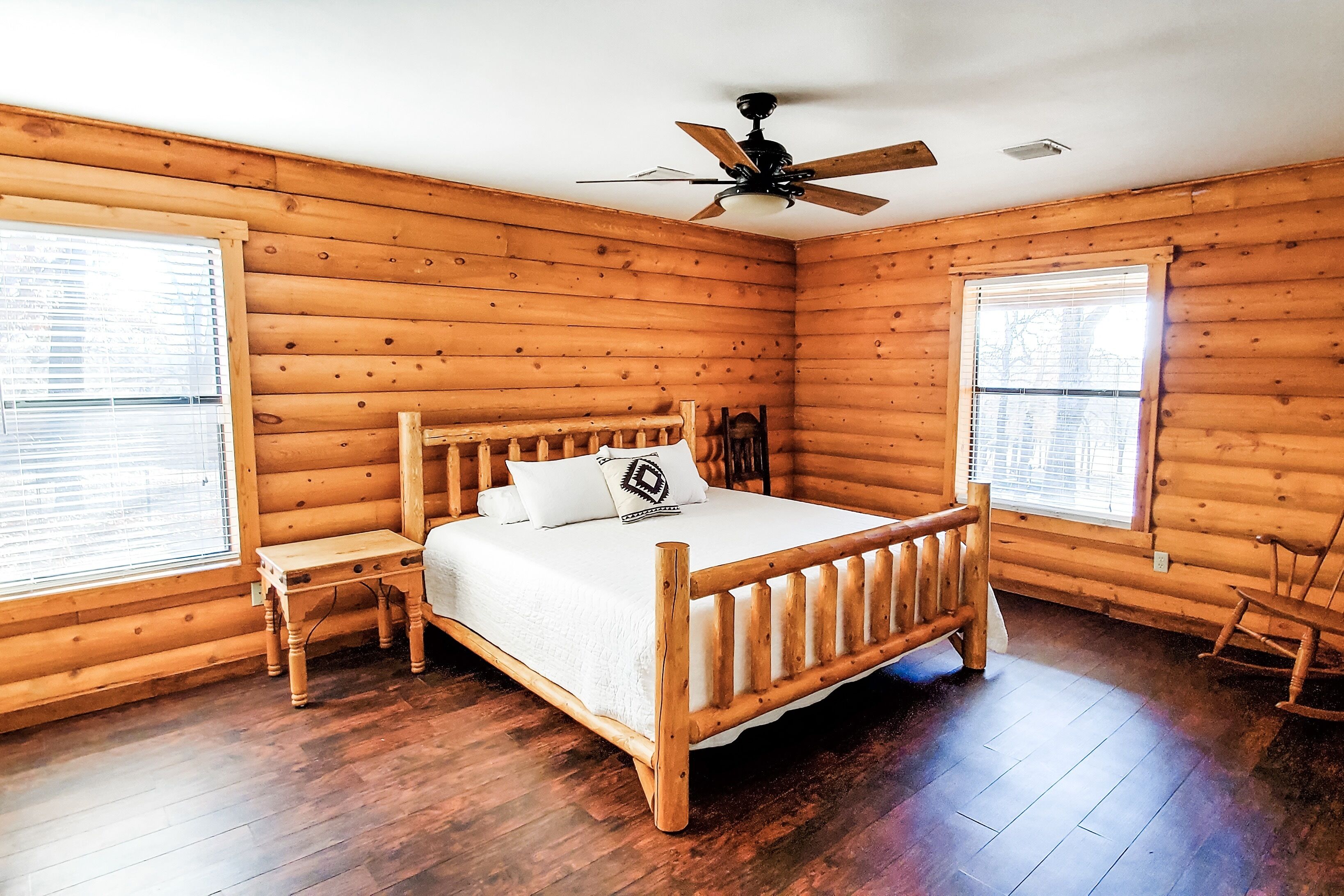 4 bedrooms, WiFi, bed sheets, wheelchair access