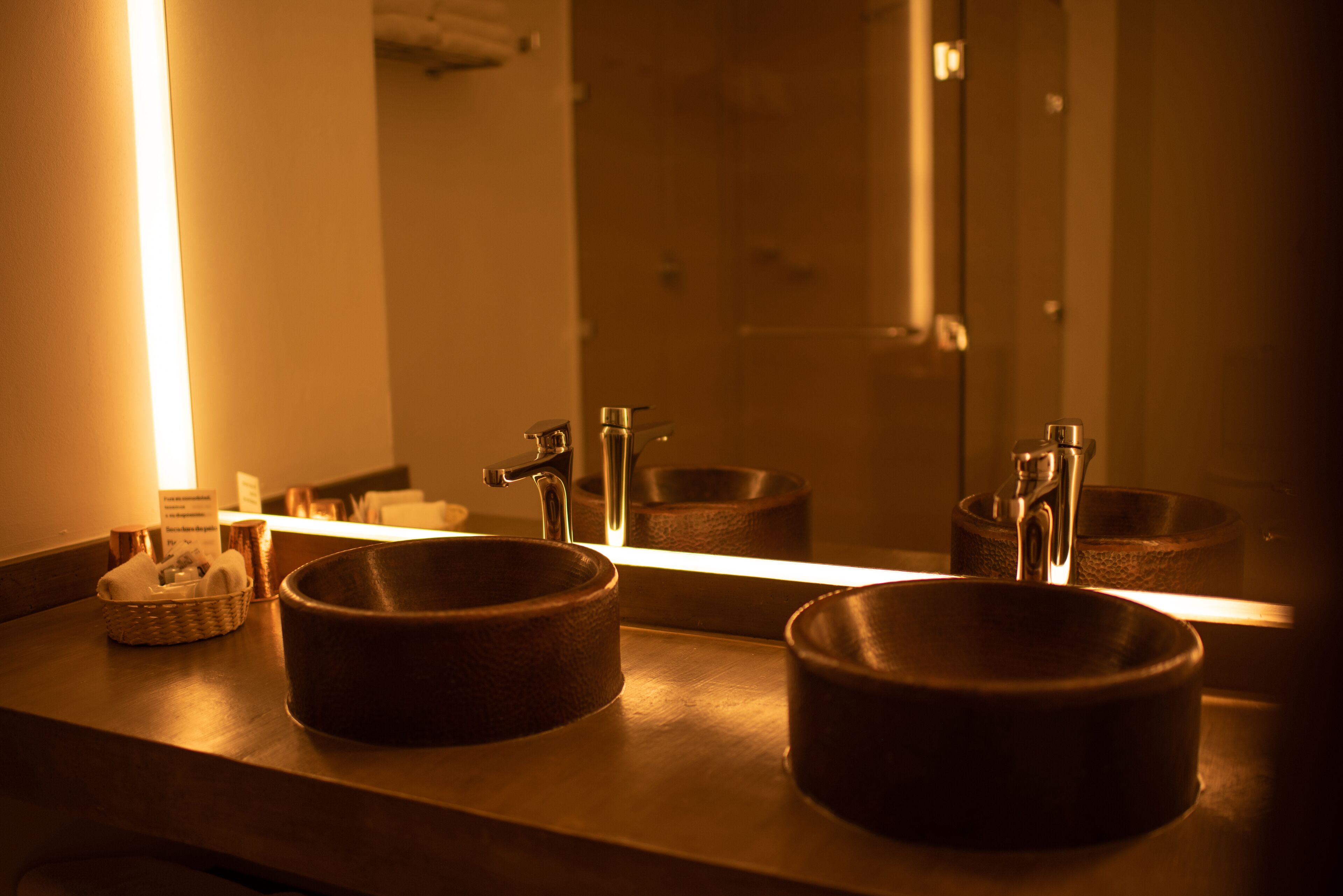 standard room, 1 king bed | bathroom | shower, free toiletries, hair dryer, towels