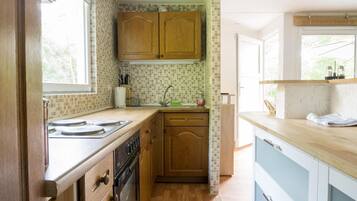 Fridge, microwave, oven