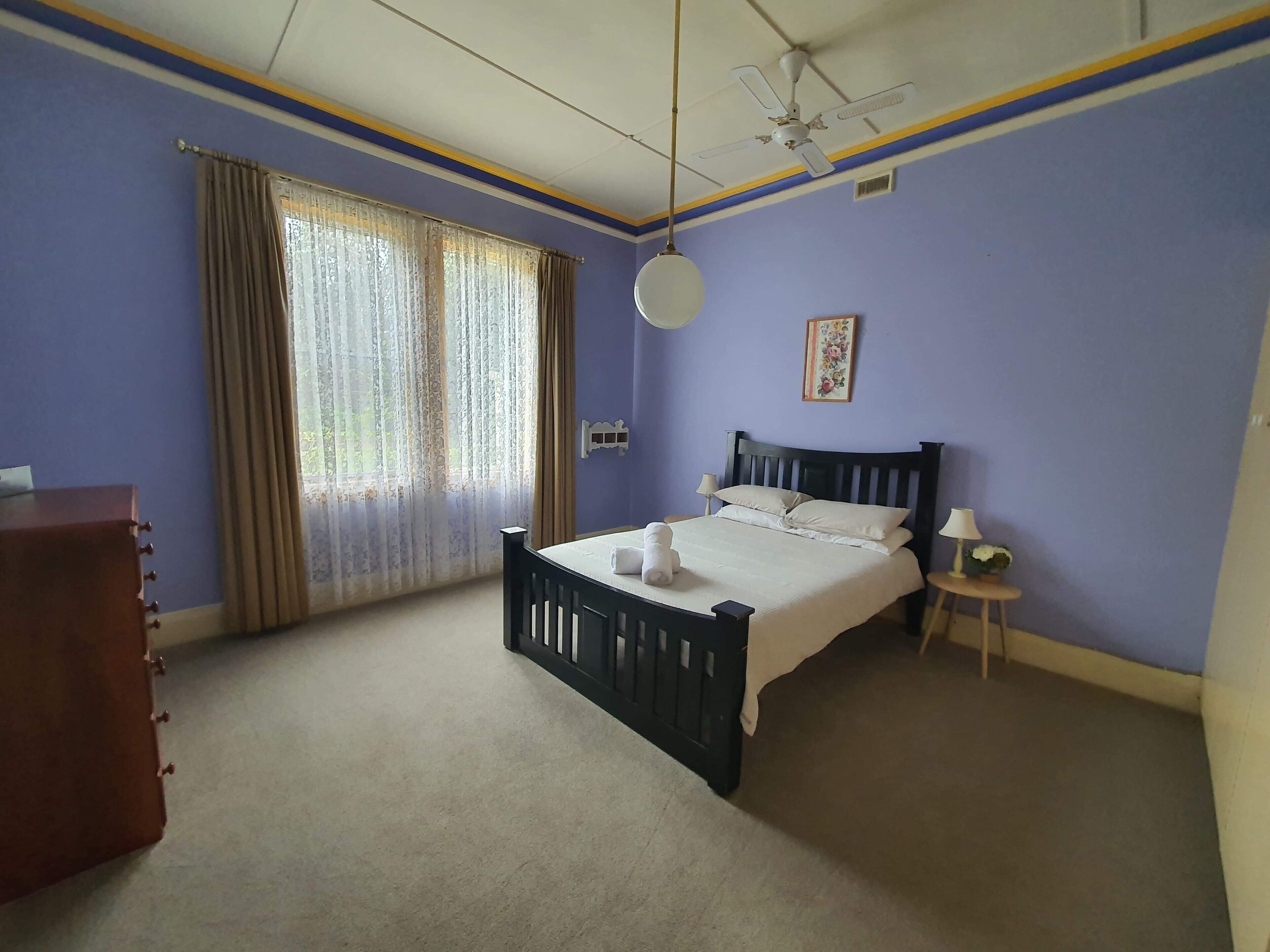 3 quartos, escrivaninha, Wi-Fi de cortesia, roupa de cama