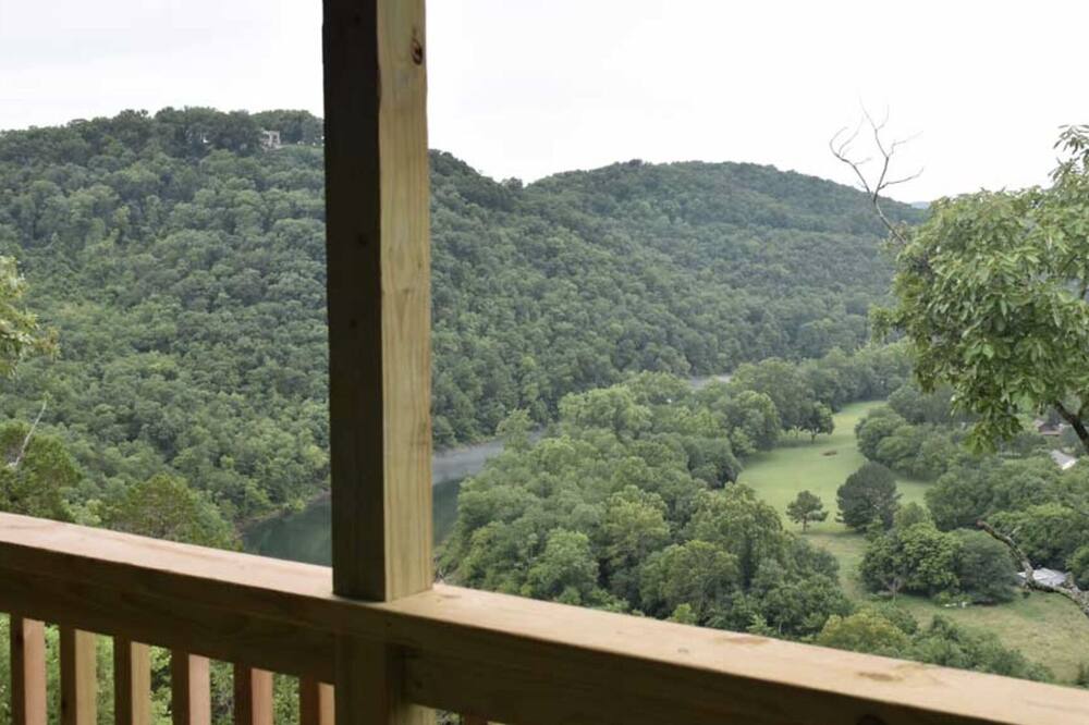 Incredible Porch Views Located between Beaver Lake & Eureka Springs -Suite 111