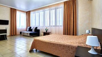 Kamar Quadruple Standar | Meja kerja, setrika/meja setrika, dan tempat tidur bayi (biaya tambahan)