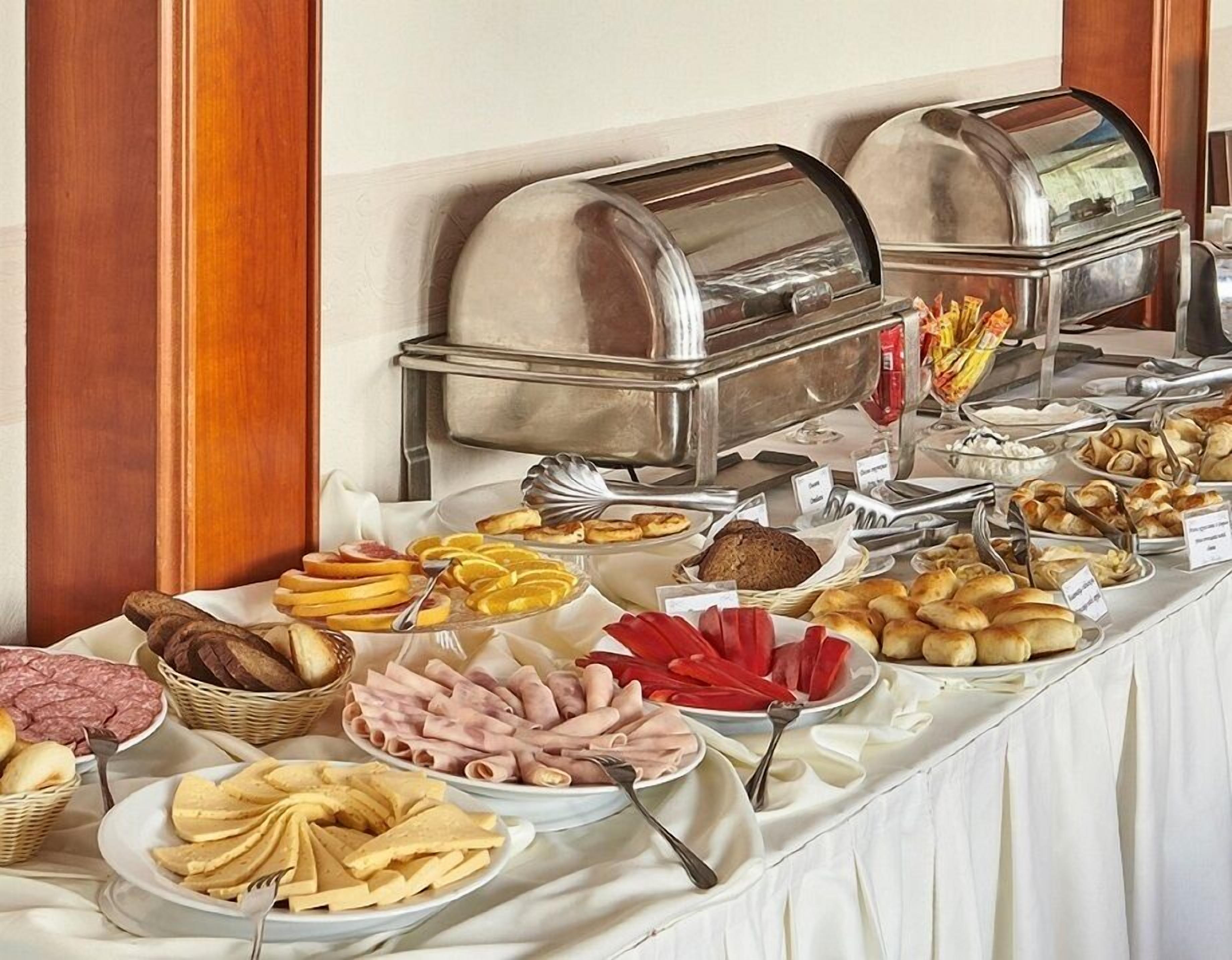 Daily continental breakfast (RUB 250 per person)