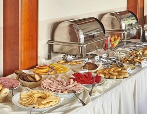 Daily continental breakfast (RUB 250 per person) - Guest house Viktoria (Gelendzhik)