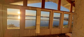Year-Round: Amazing Sunrises, 150ft Shore, Private Boat Launch/Dock, Hot Fishing