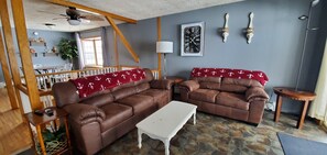 Smart TV, books - Year-Round: Amazing Sunrises, 150ft Shore, Private Boat Launch/Dock, Hot Fishing (Alburg)