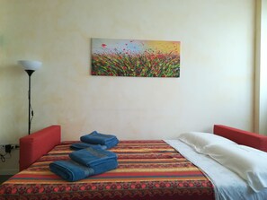 1 bedroom, iron/ironing board, WiFi, bed sheets - Casa Patricia 2 - Como Lake - Historical Center - Ancient Walls (Como)