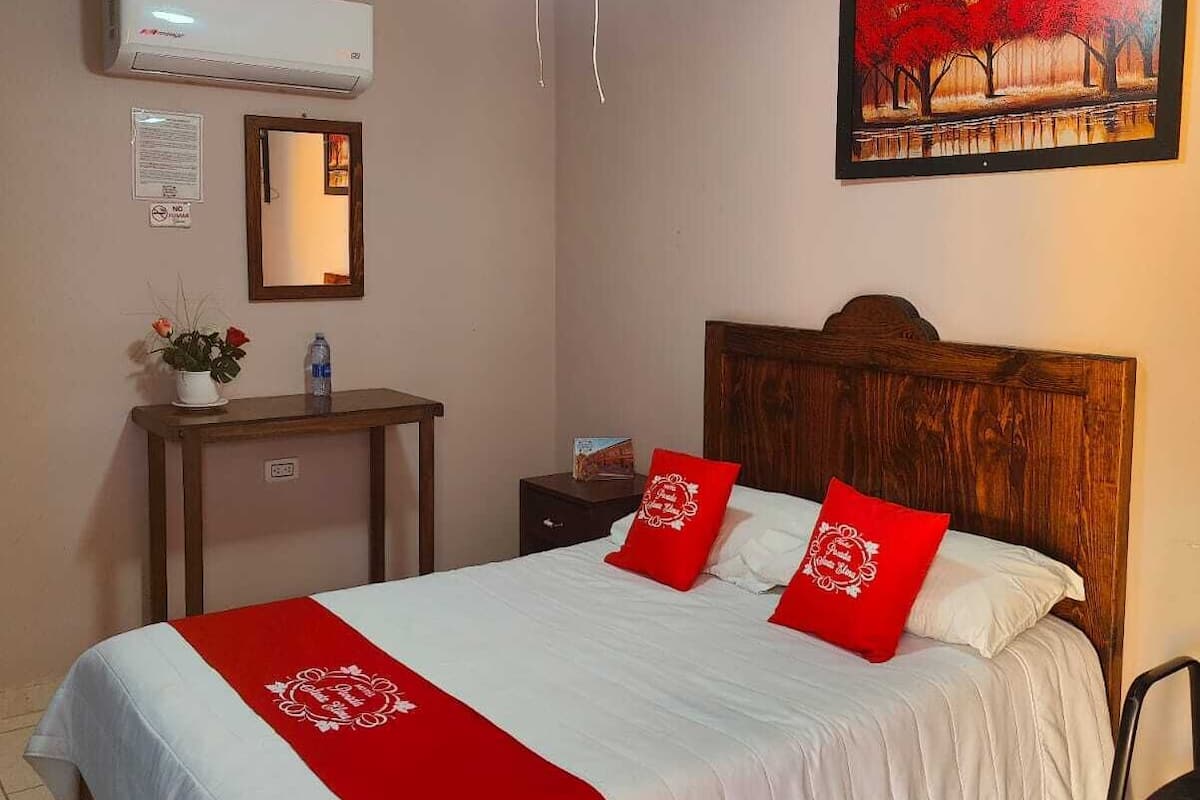 Tabla de planchar con plancha, wifi gratis y ropa de cama