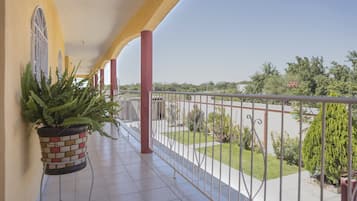 Standaard kamer, 2 tweepersoonsbedden | Balkon