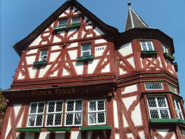 Exterior - Holiday apartment with a balcony, a lawn and a view of the Rhine (Bacharach)