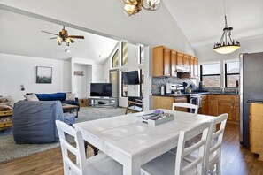 Interior - Lake View and close to Beach (LAKE ISABELLA)