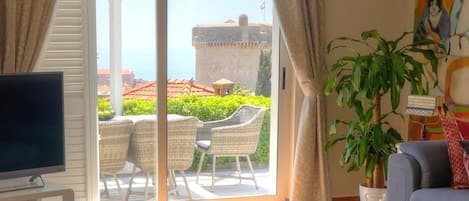 Televisión, chimenea