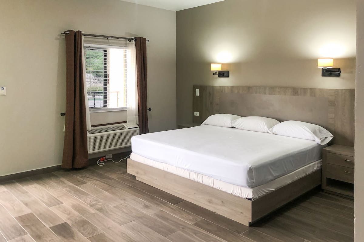 Superior Room | Desk, iron/ironing board, free WiFi, bed sheets