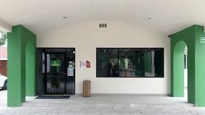 Property entrance - Palms Hotel Acuña (Acuña)