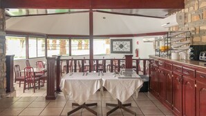 Full breakfast for a fee on weekdays - Palms Hotel Acuña (Acuña)