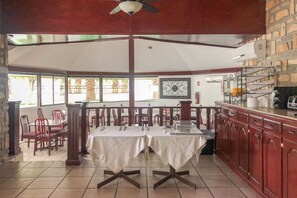 Café da manhã completo durante a semana (MXN 100 por pessoa)