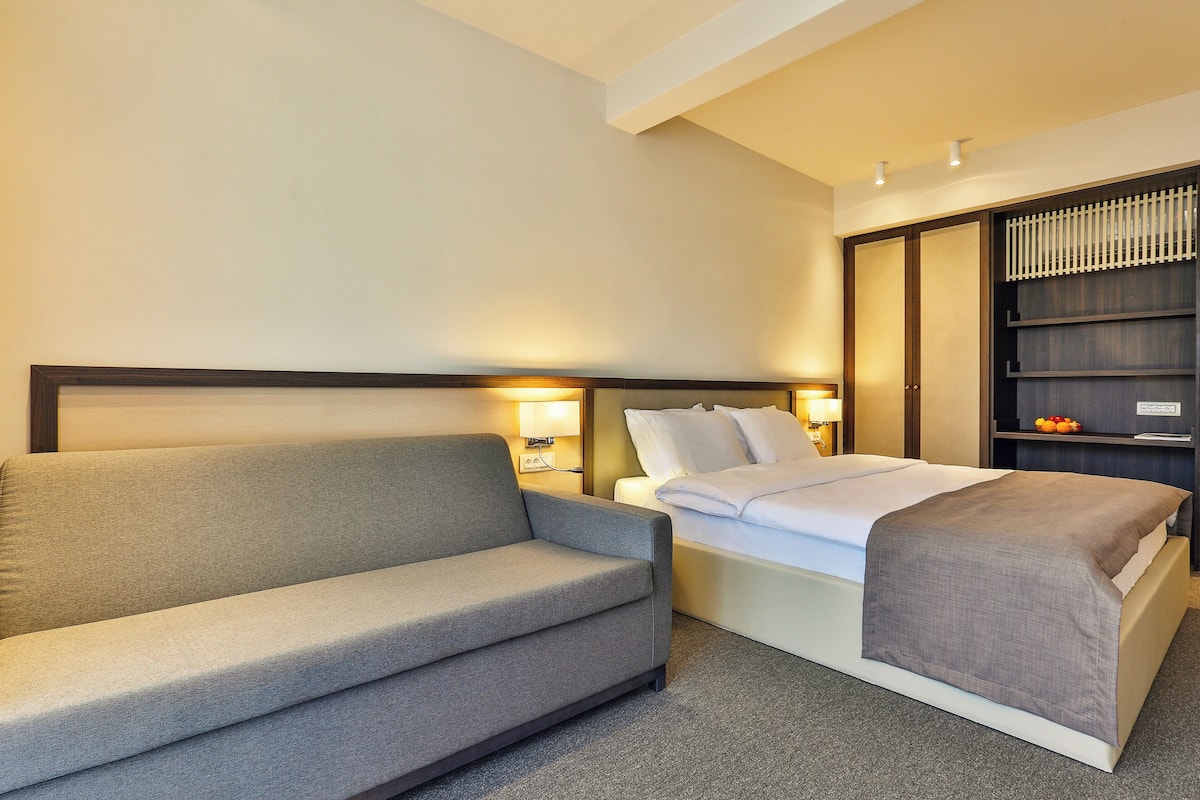 Minibar, desk, free WiFi, bed sheets