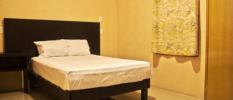 Standardzimmer | Bügeleisen/Bügelbrett, kostenloses WLAN, Bettwäsche