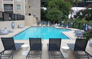 Outdoor pool - ♥️of DWTN Nashville/On the RIVER/King BDS/2 BA/ Walk 2 BROADWAY/Ryman/Arena/POOL (Nashville)