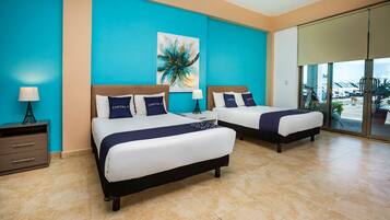 Standard Room (3 Double Beds) | 1 bedroom, bed sheets