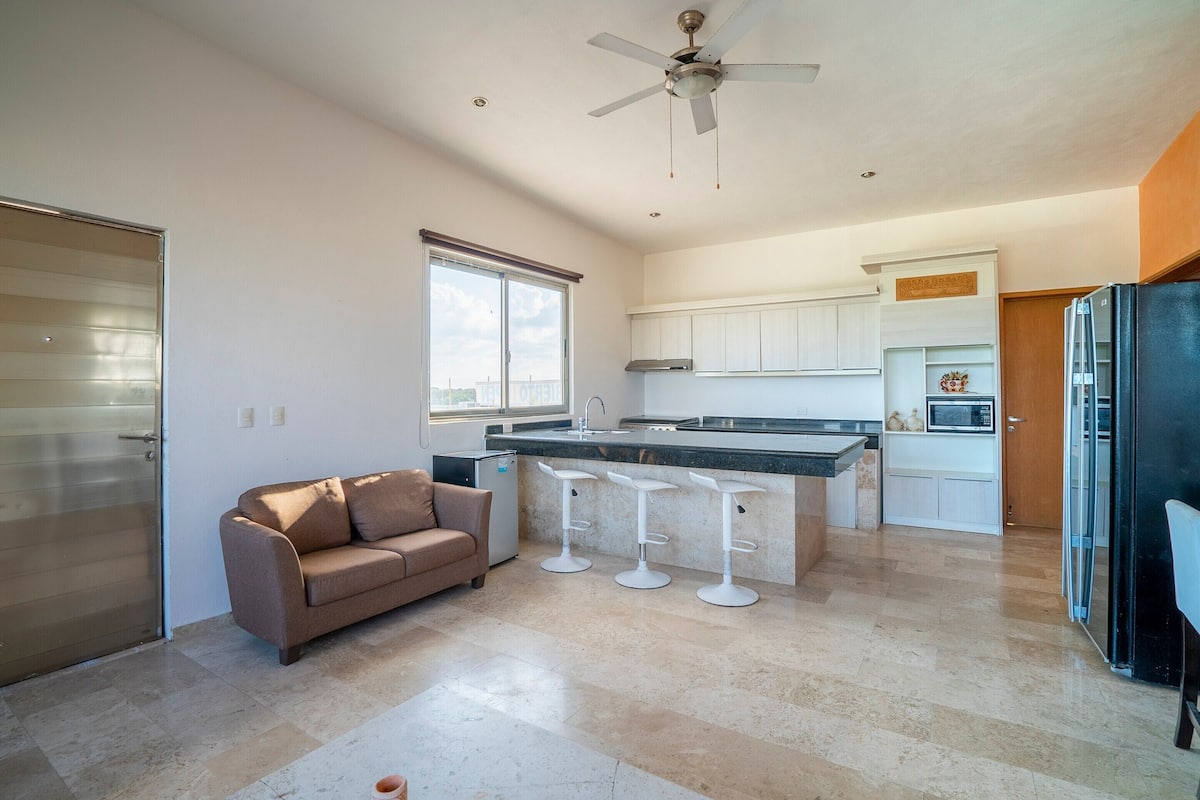 family room | 1 bedroom, bed sheets