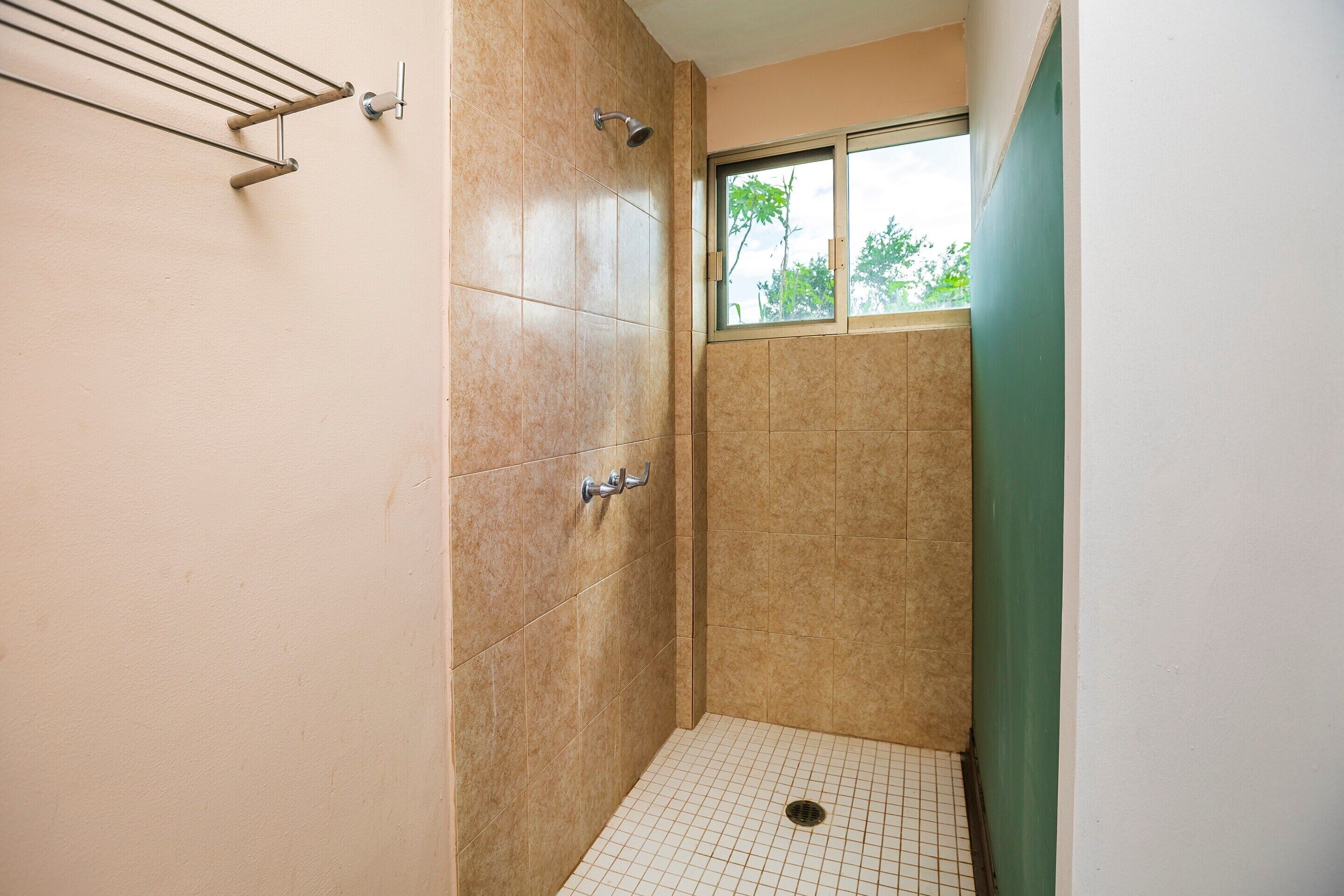 shower, free toiletries, towels, shampoo