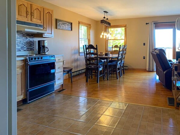 Coffee/tea maker, fridge, microwave, oven