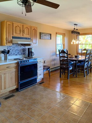 Fridge, microwave, oven, stovetop - Scenic views in Serene Adirondack retreat (Johnsburg)
