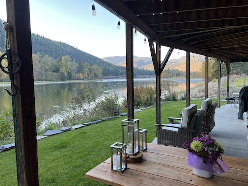 Steps away from the beautiful Kootenai River; Timber River Guest House.