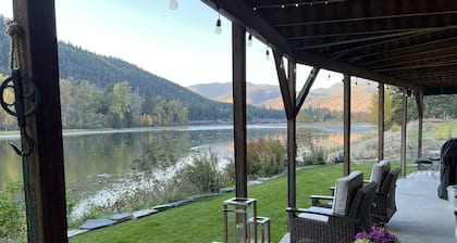 Steps away from the beautiful Kootenai River; Timber River Guest House.