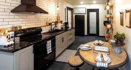 Steps away from the beautiful Kootenai River; Timber River Guest House.