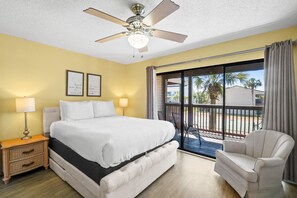 Condo, 2 Bedrooms (SC3) | 2 bilik tidur, dihias secara berasingan 