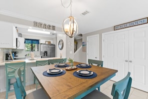 Condo, 2 Bedrooms (K2) | In-room dining