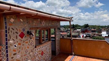 Habitación panorámica, 1 cama Queen size | Terraza o patio