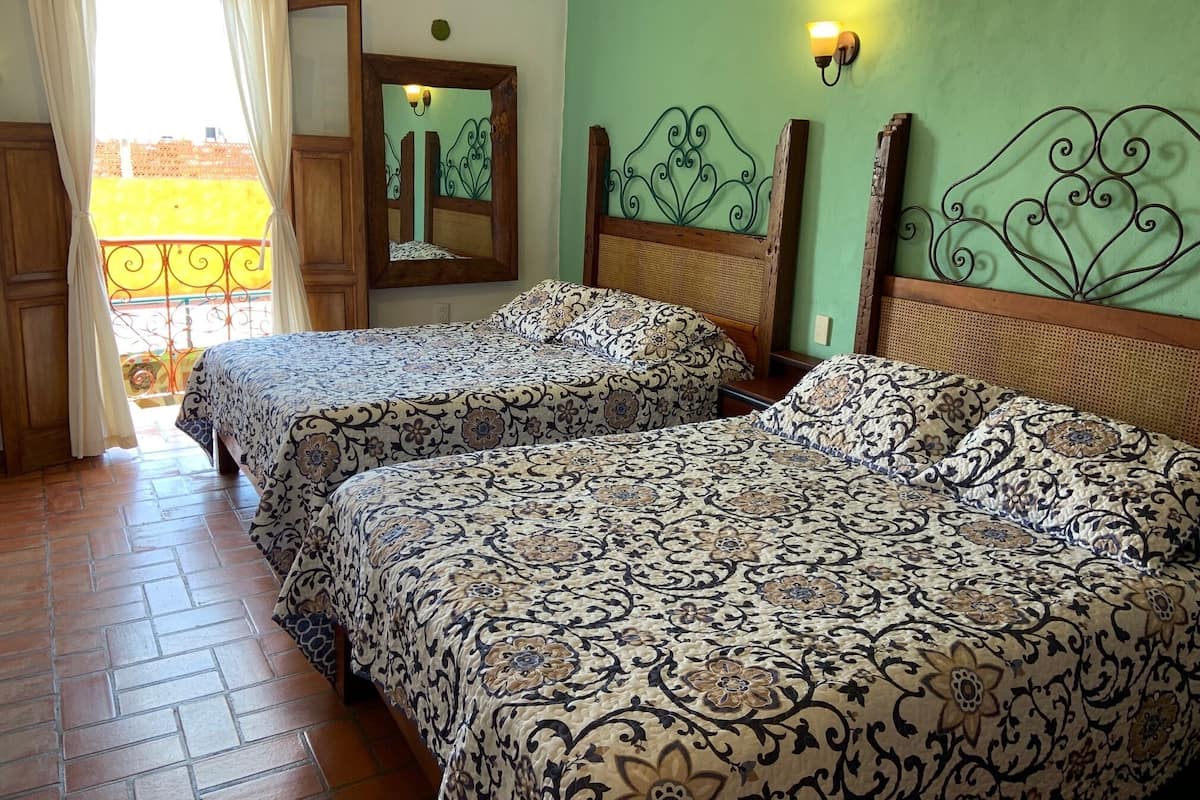 Habitación estándar, 2 camas dobles | 1 dormitorio, wifi gratis, ropa de cama