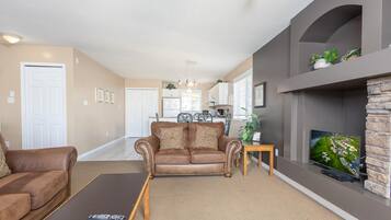 Smart TV, fireplace