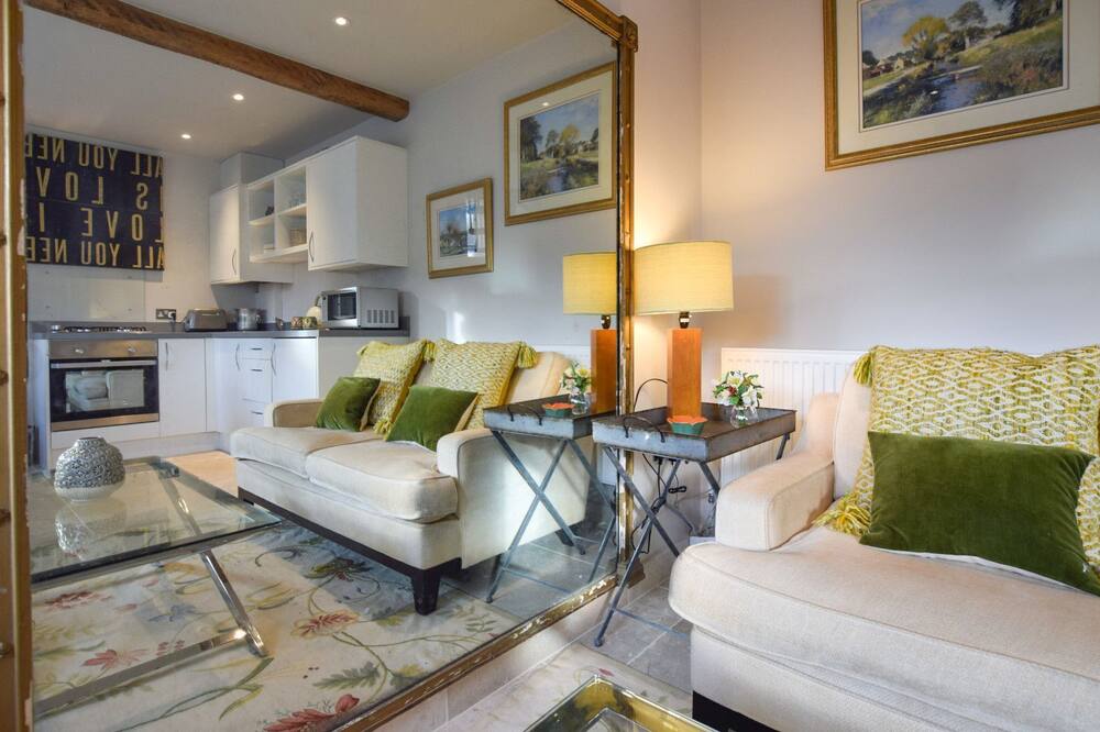 Bothy at Arlington - sleeps 2 guests in 1 bedroom