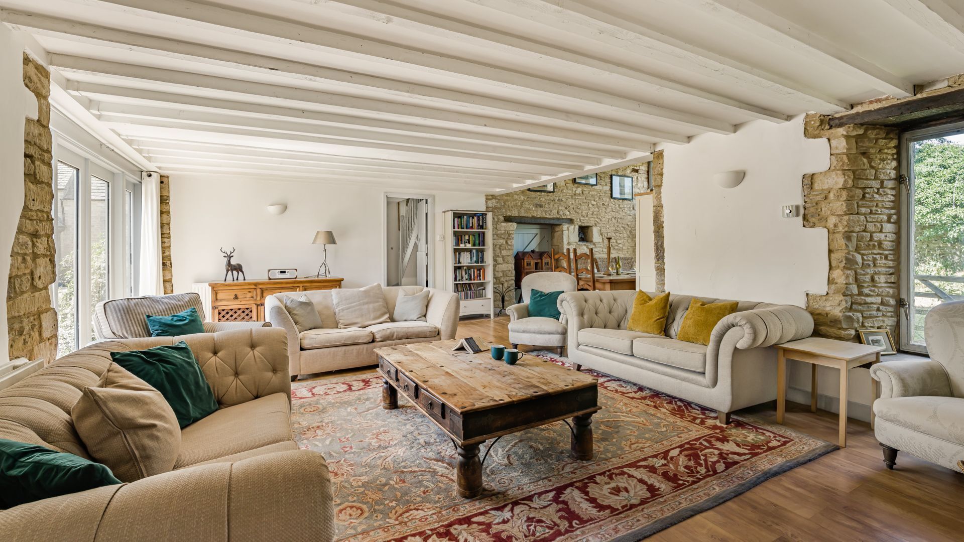 Butts Farm - Sleeps 12 Guests  In 5 Bedrooms - Wiltshire