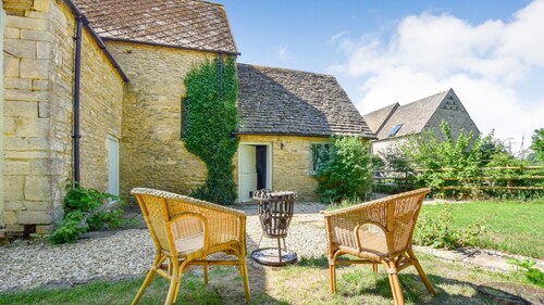 Butts Farm - sleeps 12 guests  in 5 bedrooms
