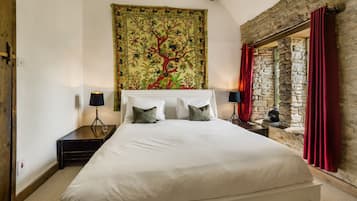 5 bedrooms, iron/ironing board, travel crib, WiFi (free)