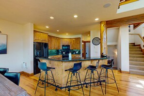 Fridge, microwave, oven, stovetop - Spacious corner townhome with fireplace, pool & hot tubs - easy walk to gondola (Steamboat Springs)