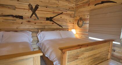 Farriers Quarters Studio on 280 acre Sevier River Ranch - 2 Queen Beds