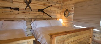 Farriers Quarters Studio on 280 acre Sevier River Ranch - 2 Queen Beds
