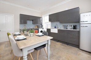 Fridge, microwave, oven, dishwasher