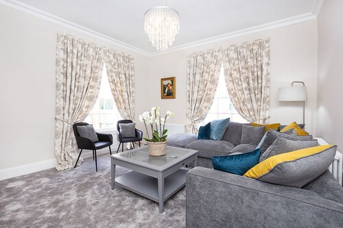George street boutique apartment 2 - sleeps 6 guests  in 2 bedrooms