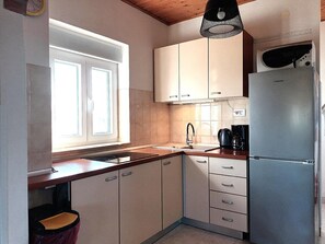 Refrigerador, microondas, placa de cocina, cafetera/tetera