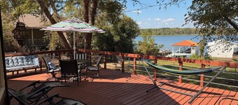 Serene Winter Lake House: Private Dock, Deck Views & Firepit