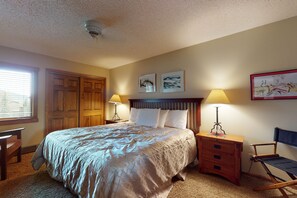 2 bedrooms, iron/ironing board, Internet, bed sheets
