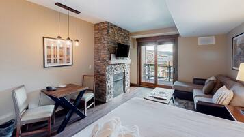 Fer et planche à repasser, accès à Internet, literie fournie