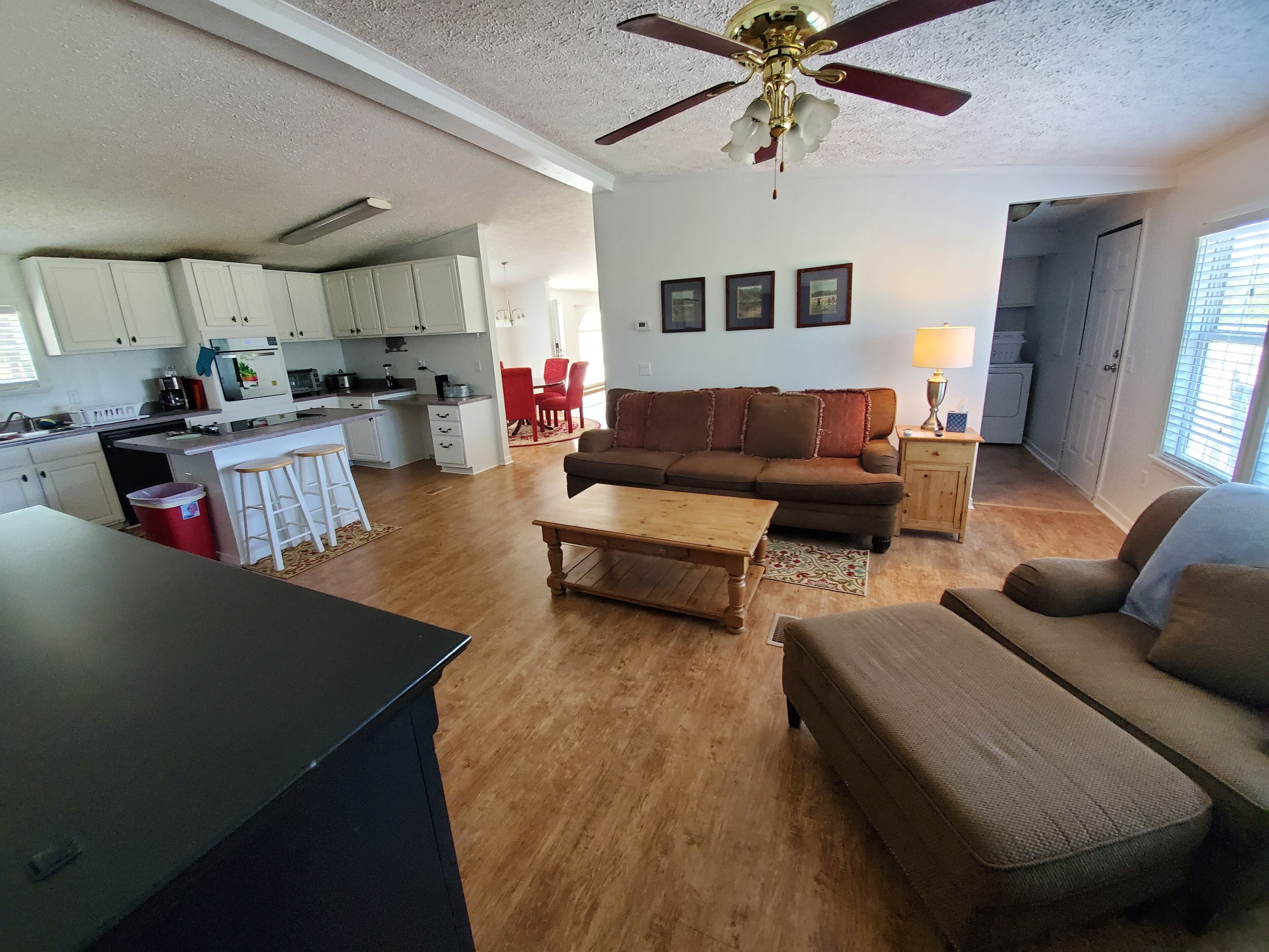 電視、壁爐、電子遊戲、音響